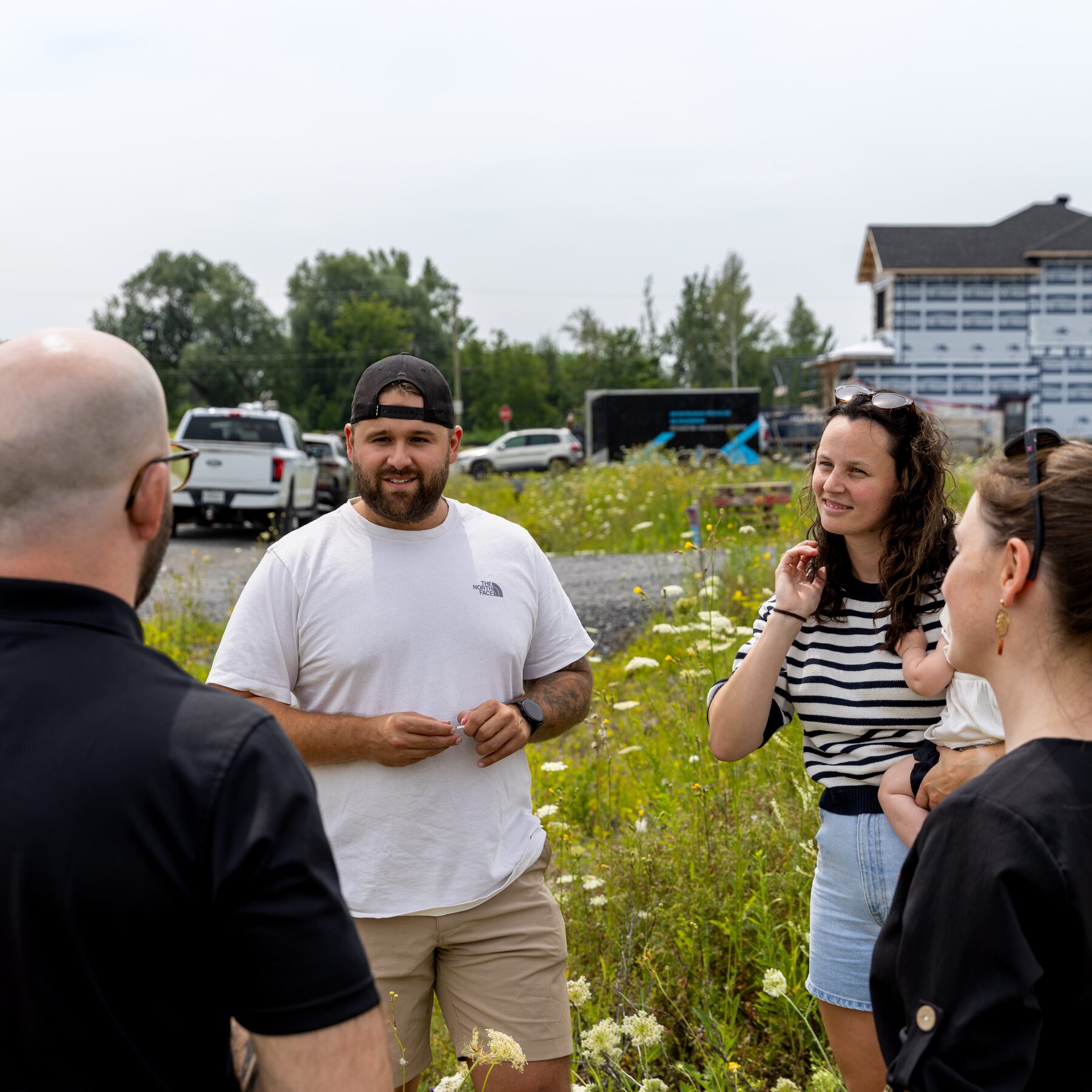 Marilou et William sur leur chantier à Saint-Louis-de-Gonzague avec l’équipe de Gestion GNS Cardinal